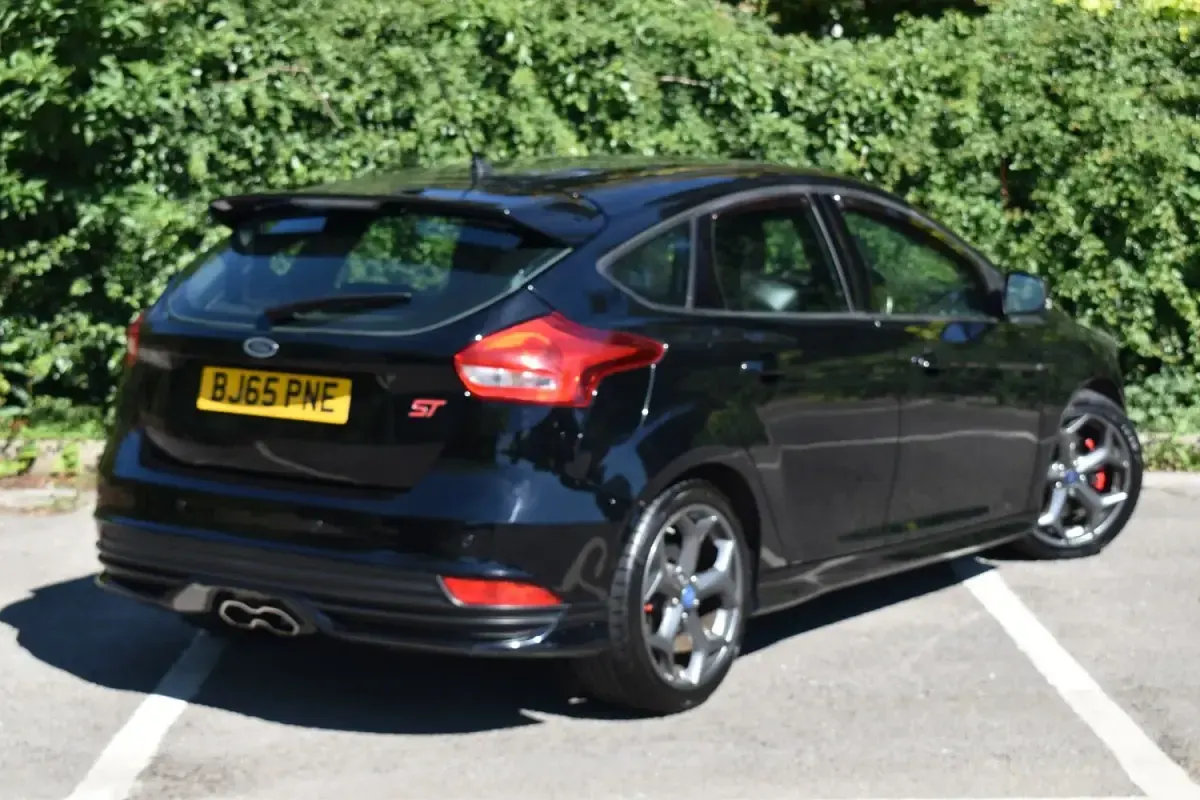 Used Ford Focus ST 185 HP (136 kW) 2015 Black Hatchback