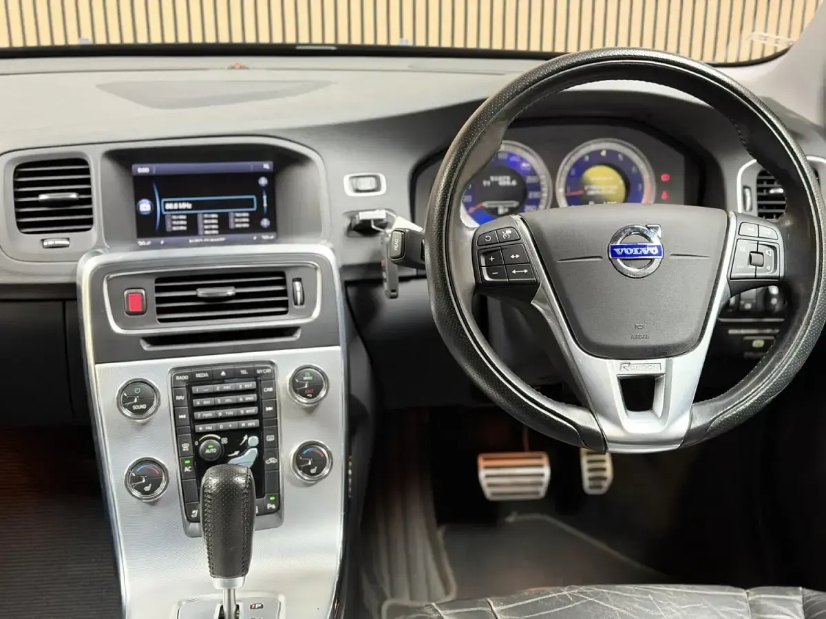 Used Volvo V60 R-Design 180 HP (132 kW) 2012 Estate