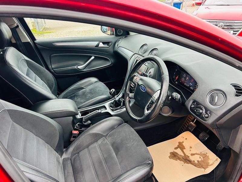 Used Ford Mondeo Business Edition 115 HP (84 kW) 2014 Red Hatchback