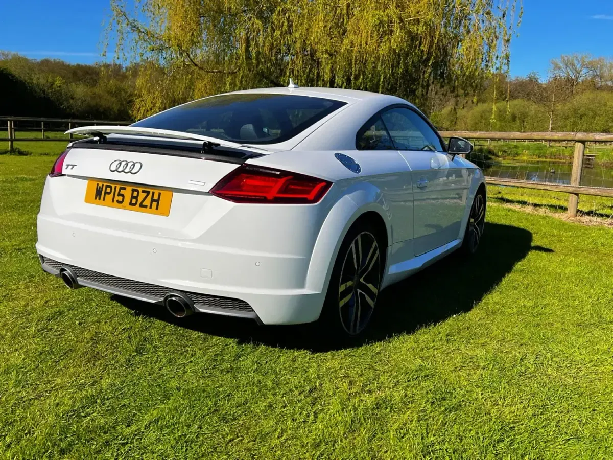 Begagnad Audi TT S-Line 184 HK (135 kW) 2015 Vit Sportkupé