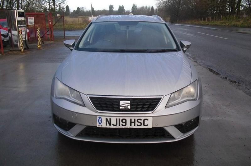 Used Seat Leon ST SE Dynamic 115 HP (84 kW) 2019 Silver Estate