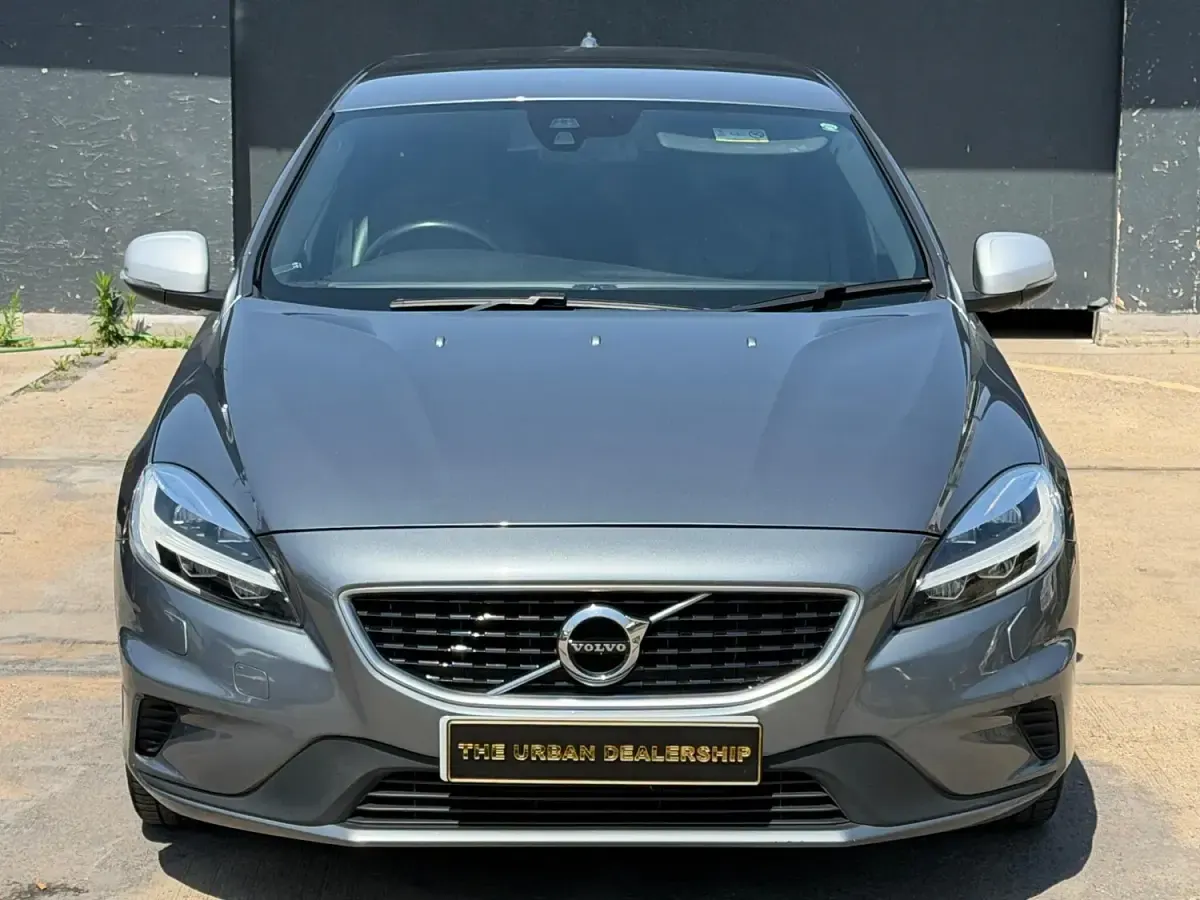 Used Volvo V40 R-Design Pro 2018 Grey