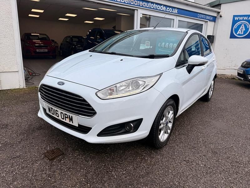Used Ford Fiesta Zetec 2016 White Hatchback