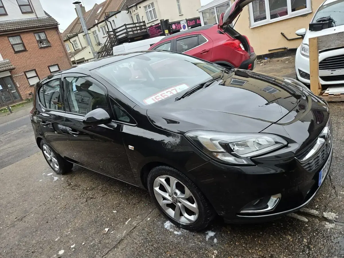 Used Vauxhall Corsa SRi 90 HP (66 kW) 2018 Black Hatchback