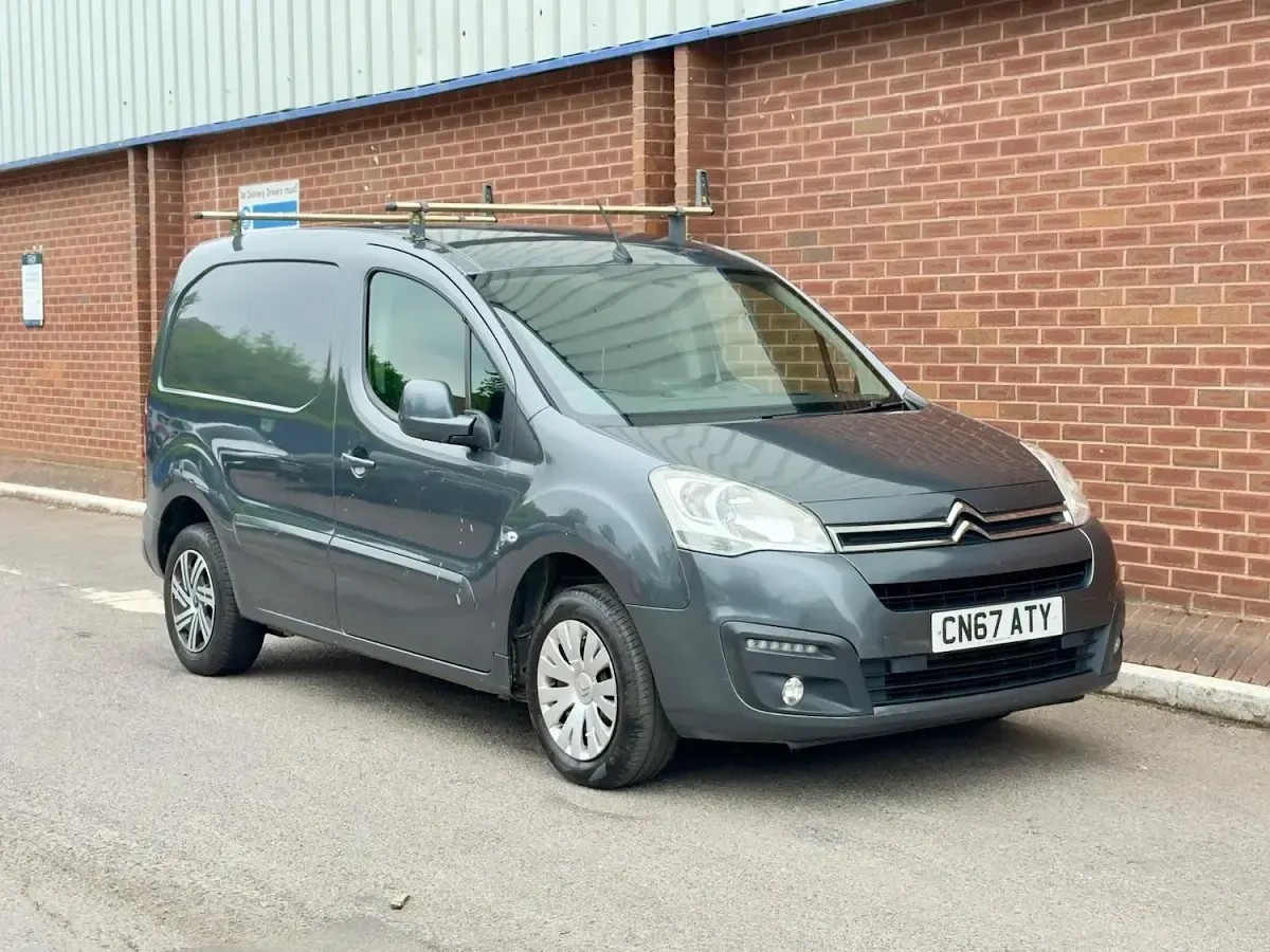 Used Citroën Berlingo 100 HP (73 kW) 2017 Grey MPV