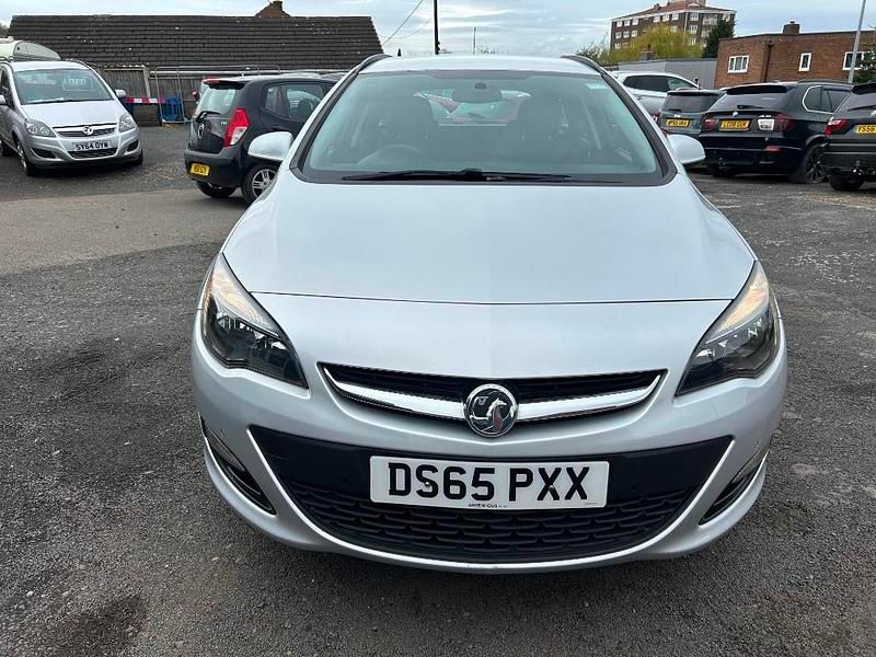 Used Vauxhall Astra Design Edition 2015 Silver Estate