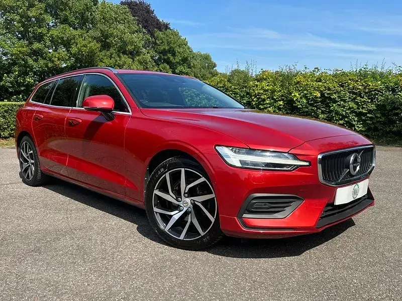 Used Volvo V60 Momentum 190 HP (139 kW) 2019 Red Estate