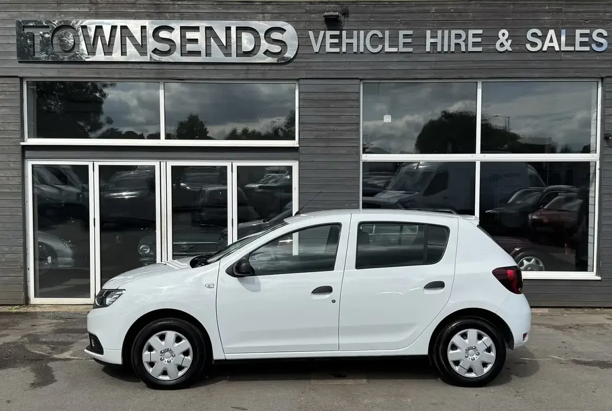 Used Dacia Sandero Essentiel 90 HP (66 kW) 2019 White Hatchback