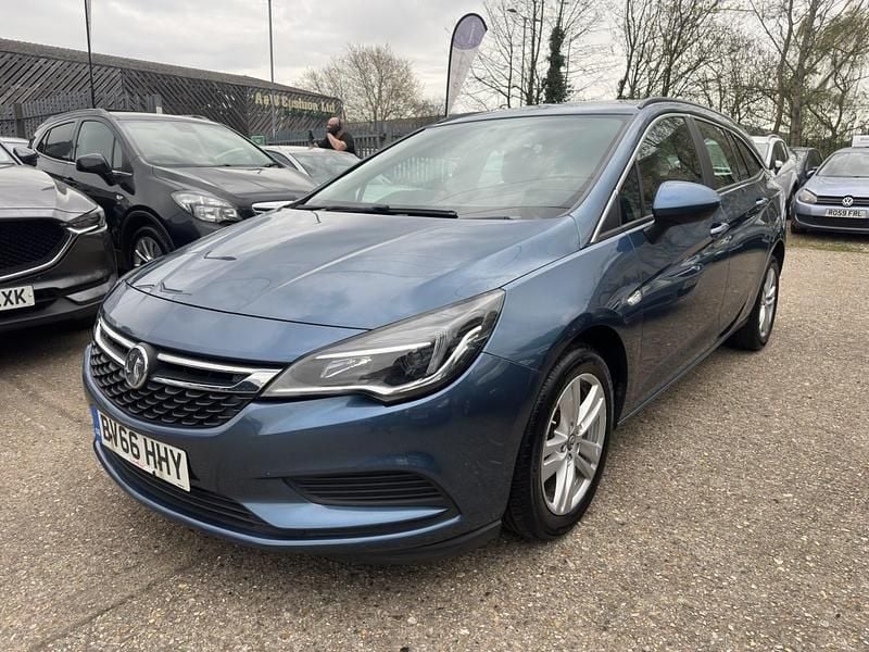 Second-hand Vauxhall Astra Design Edition 2016 Albastru Break