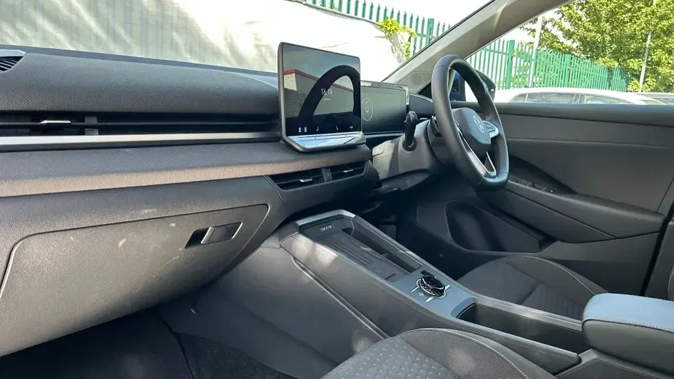 New VW T-Roc Life 150 HP (110 kW) 2026 Clearwater blue metallic SUV