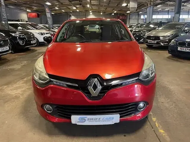 Used Renault Clio Dynamique 90 HP (66 kW) 2015 Red Hatchback