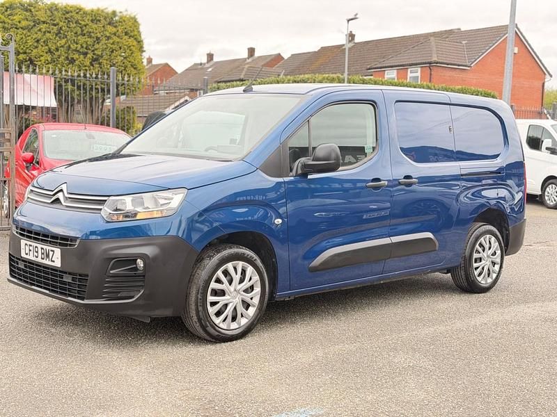 Used Citroën Berlingo 100 HP (73 kW) 2019 Blue MPV