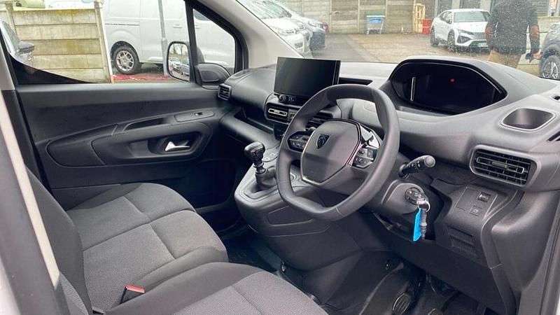 Used Peugeot Partner 101 HP (74 kW) 2025 White MPV