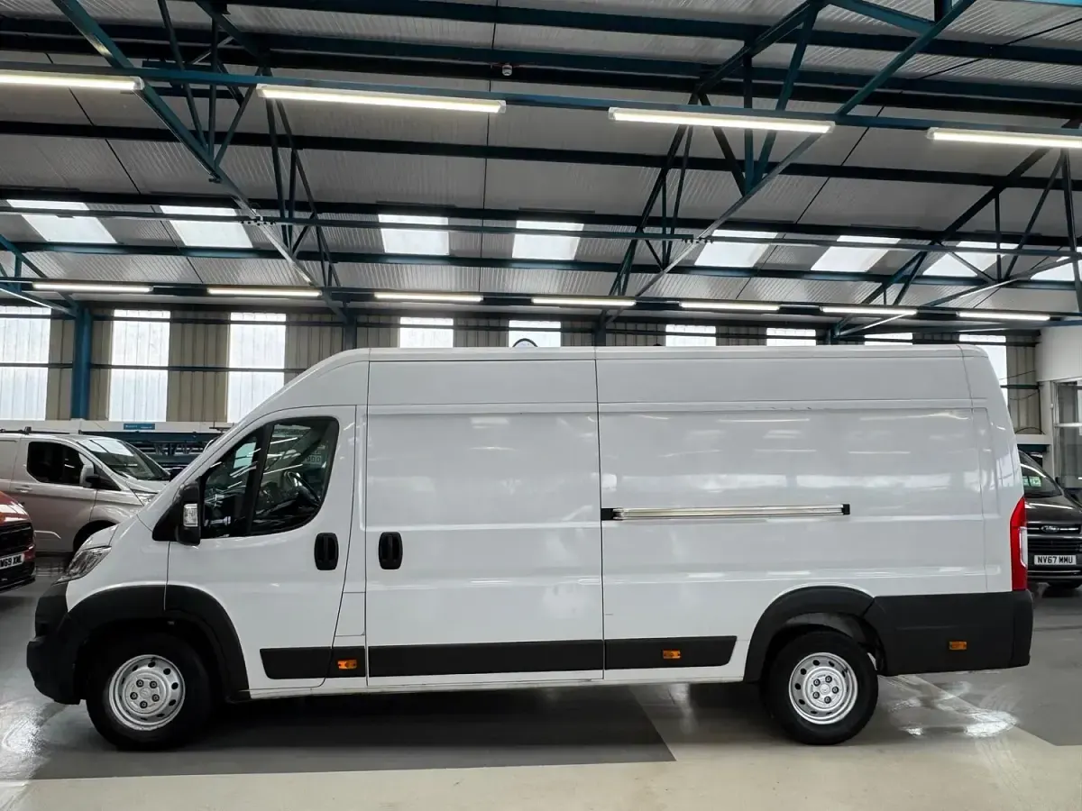 Used Citroën Relay 140 HP (102 kW) 2022 White Van