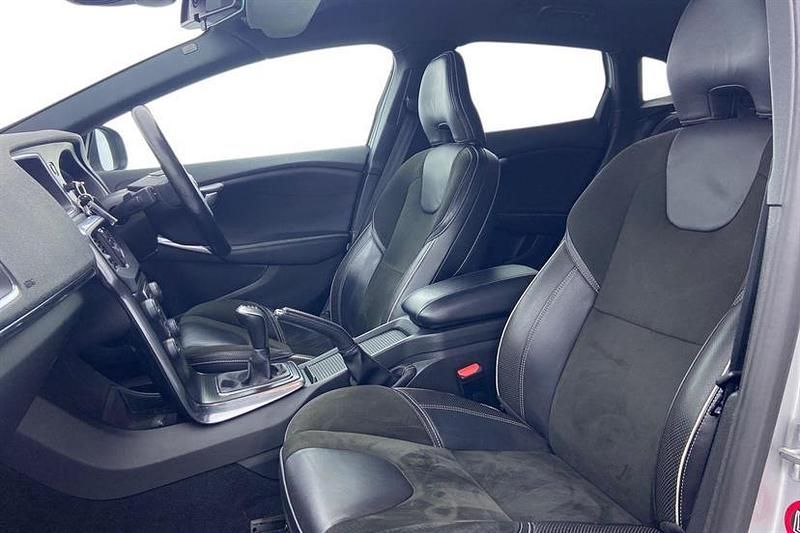 Used Volvo V40 R-Design 190 HP (139 kW) 2017 Silver Hatchback