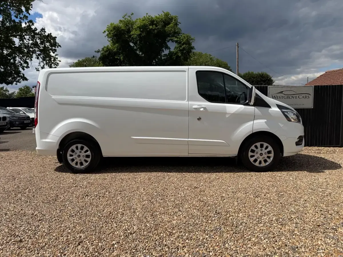 Used Ford Transit Custom Limited 130 HP (95 kW) 2023 White Van