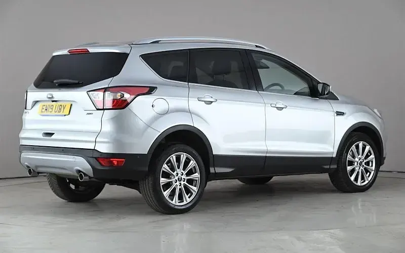 Usado Ford Kuga Titanium 179 CV (131 kW) 2019 Plateado SUV