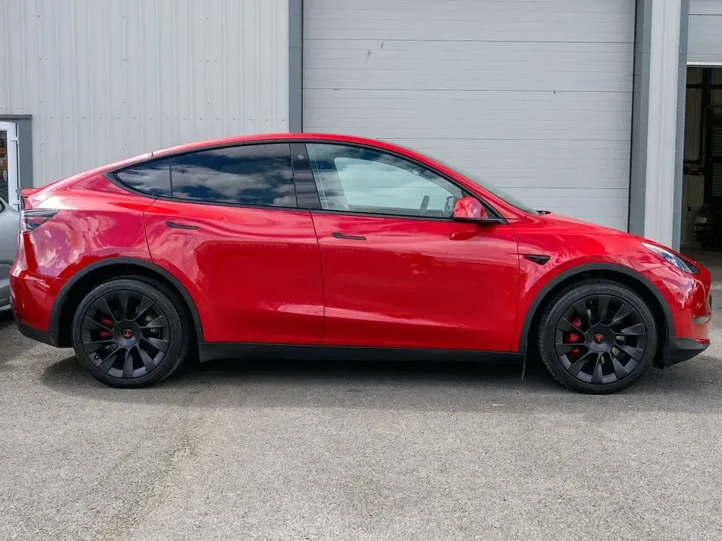 Used Tesla Model Y Long Range AWD 378 kW (514 HP) 2022 Red SUV