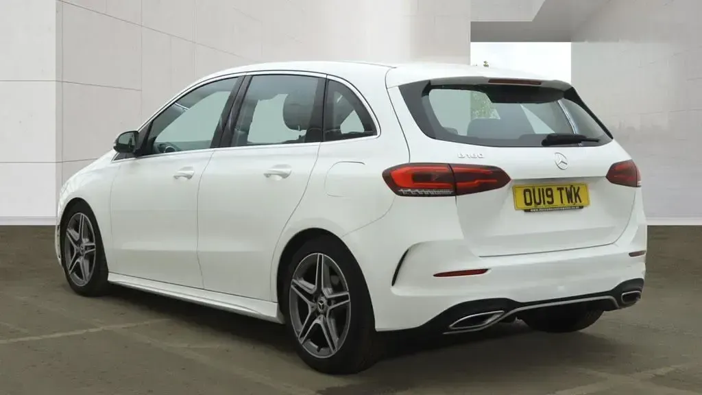 Used Mercedes B180 AMG line 136 HP (100 kW) 2019 White Hatchback