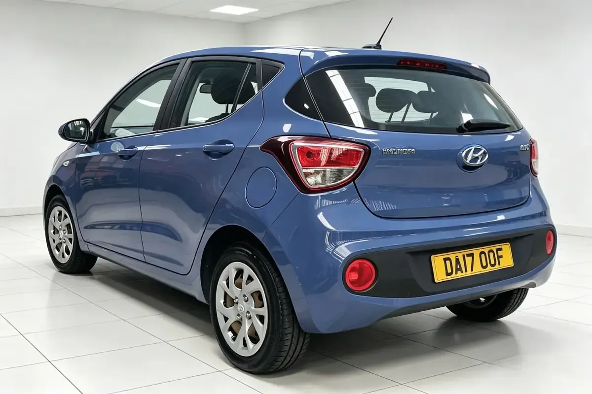 Used Hyundai i10 SE 67 HP (49 kW) 2017 Blue Hatchback