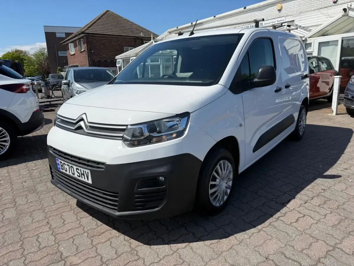 Used Citroën Berlingo Start 75 HP (55 kW) 2020 White MPV