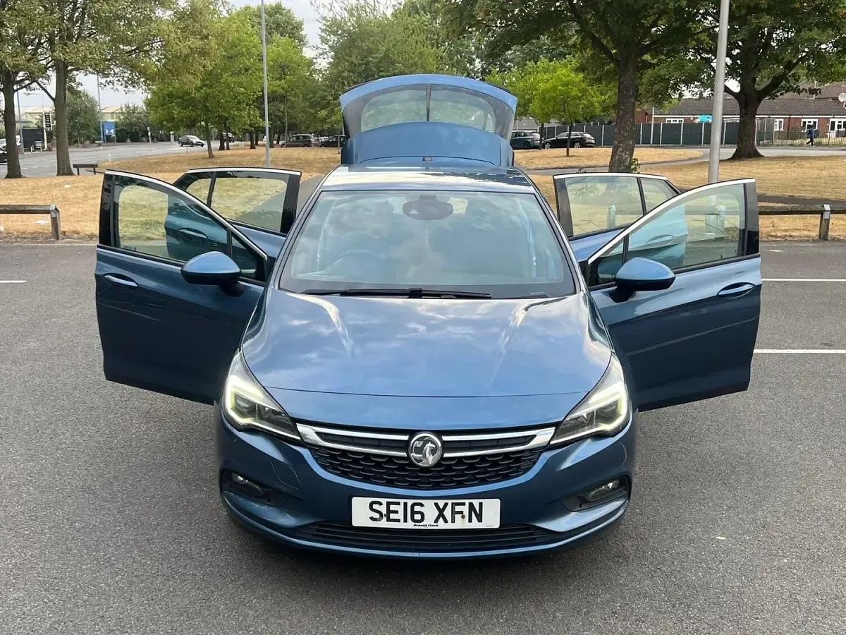 Used Vauxhall Astra SRi 2016 Blue Hatchback
