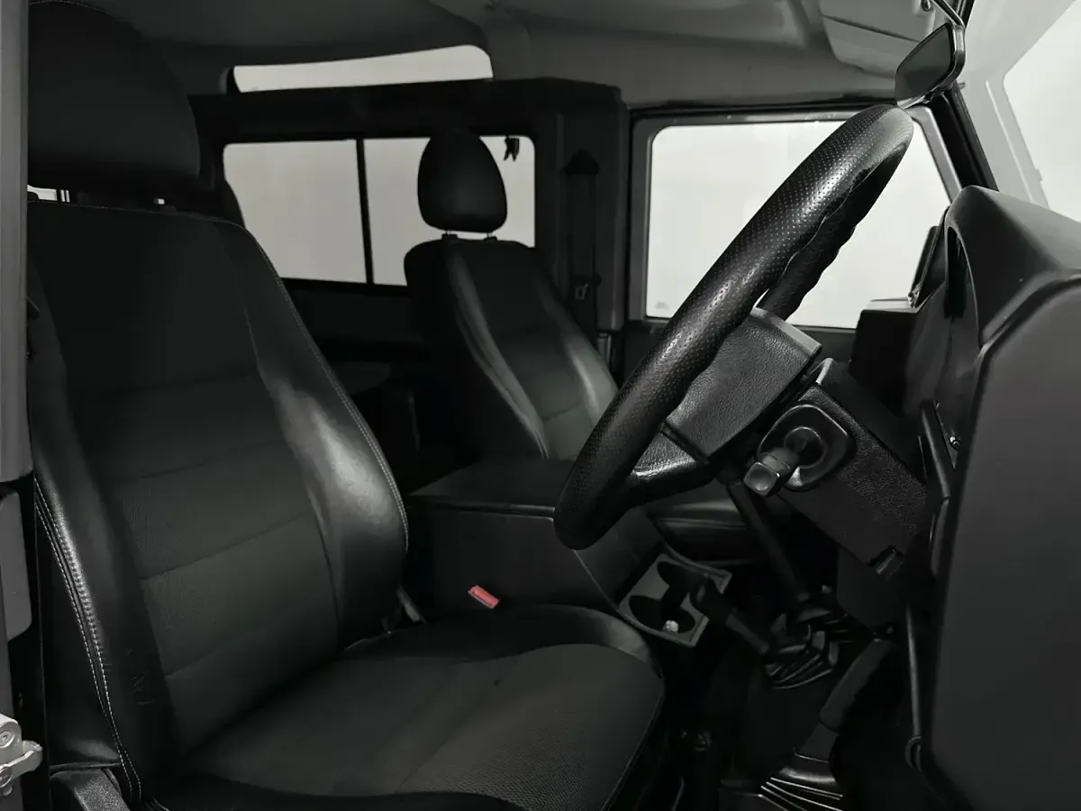 Used Land Rover Defender 122 HP (89 kW) 2012 Grey Estate