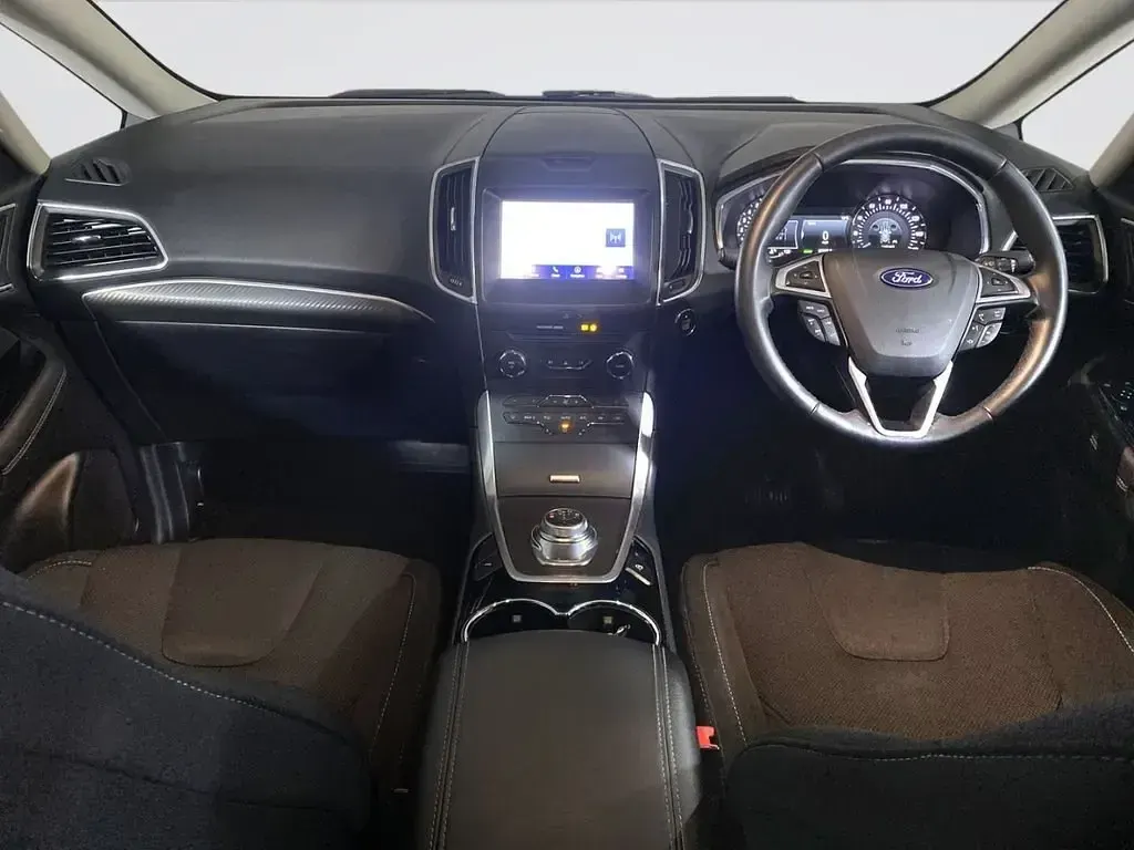 Usado Ford S-MAX Titanium 190 HP (139 kW) 2023 Prateado Monovolume