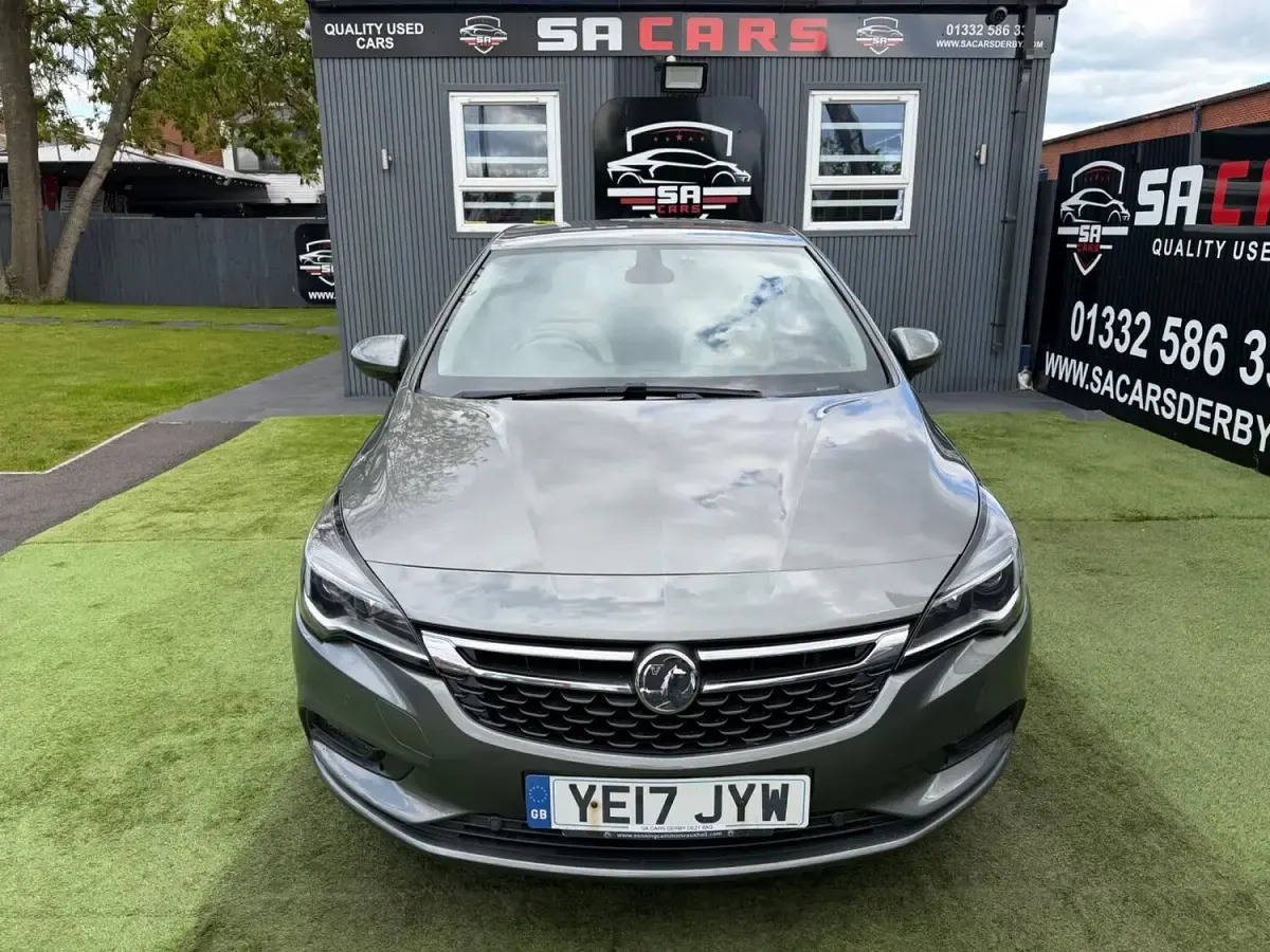 Used Vauxhall Astra Elite 150 HP (110 kW) 2017 Grey Hatchback