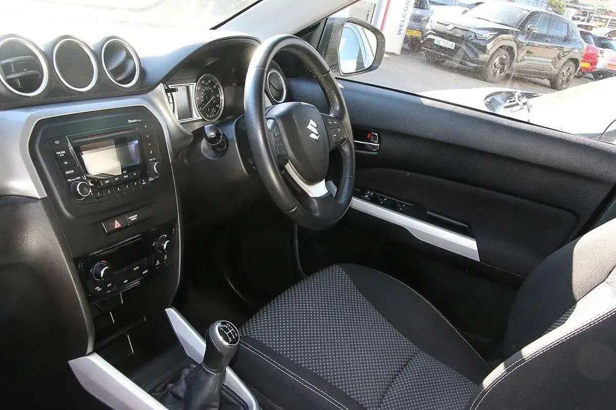 Używany Suzuki Vitara SZ4 120 KM (88 kW) 2017 Srebrny SUV