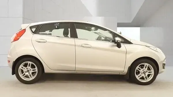 Used Ford Fiesta Zetec 2013 Silver Hatchback