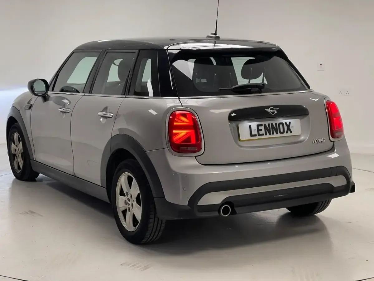 Begagnad Mini Cooper Comfort 2023 Silver Halvkombi