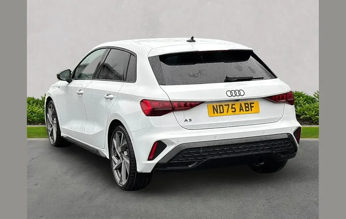 Used Audi A3 Advanced 147 HP (108 kW) 2025 White Hatchback