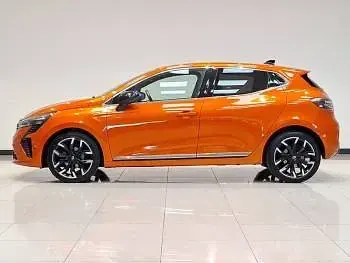 Used Renault Clio Techno 90 HP (66 kW) 2024 Orange Hatchback