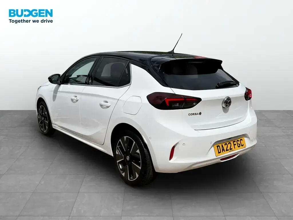 Used Vauxhall Corsa-e Elite 100 kW (136 HP) 2022 White Hatchback