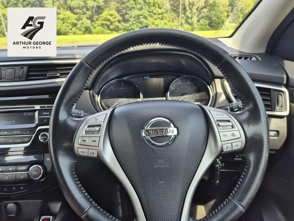 Used Nissan Qashqai Acenta 110 HP (80 kW) 2016 Red SUV
