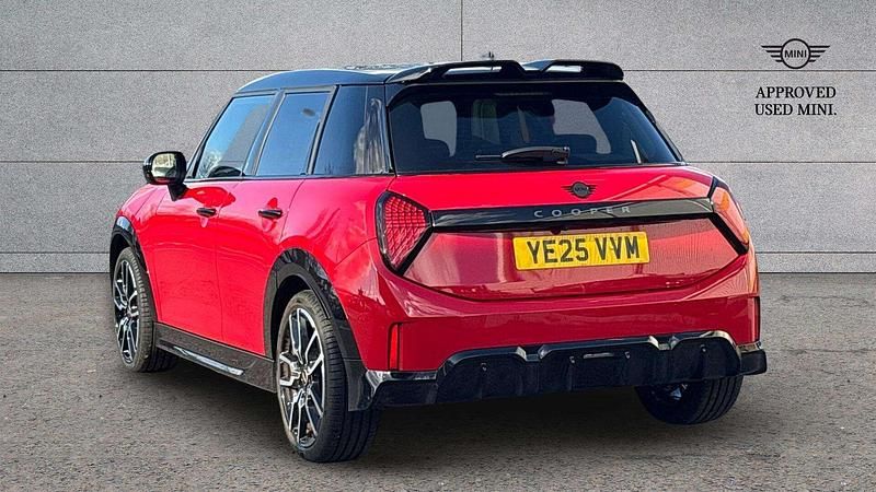 Used Mini Cooper Hatch 113 kW (154 HP) 2025 Red Hatchback