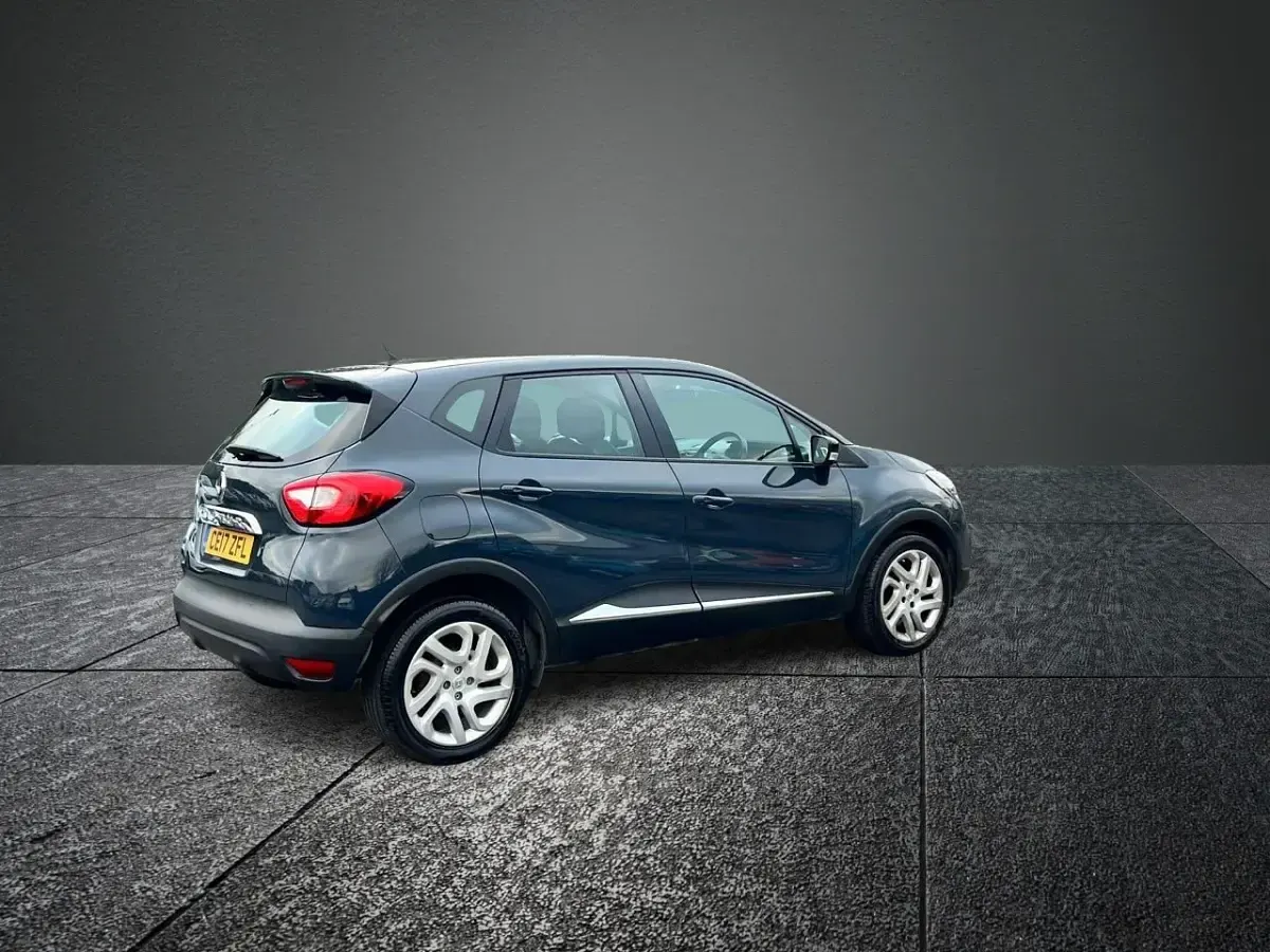 Used Renault Captur Dynamique 90 HP (66 kW) 2017 Blue SUV