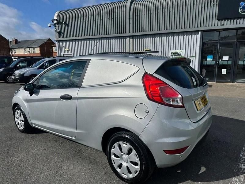 Used Ford Fiesta 94 HP (69 kW) 2016 Silver Van