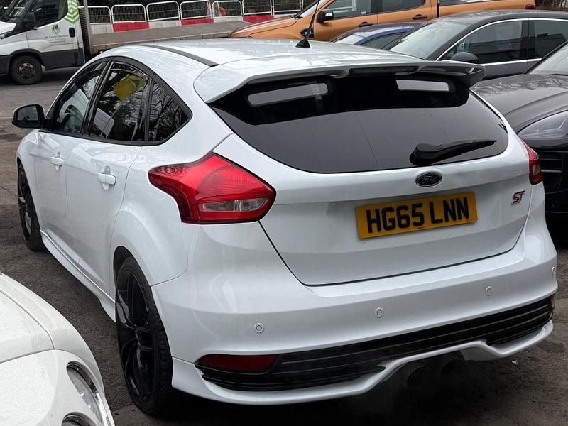 Used Ford Focus ST 2016 White Hatchback