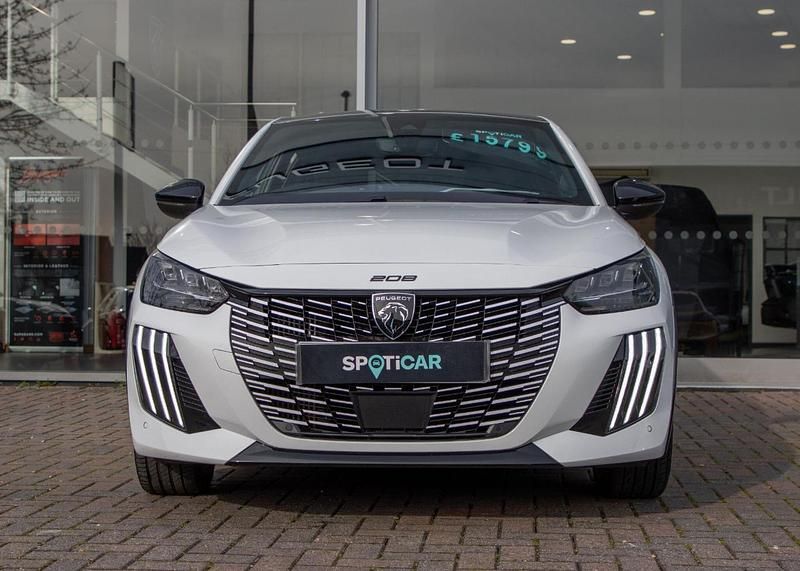 Used Peugeot 208 GT 99 HP (72 kW) 2024 White Hatchback