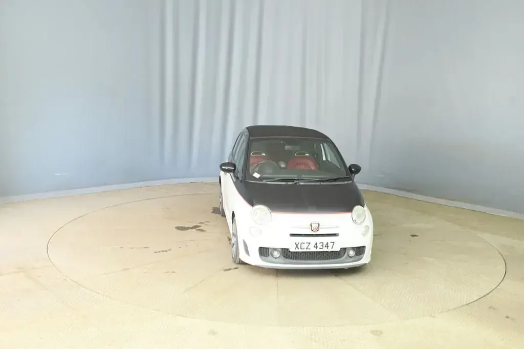 Begagnad Abarth 500C 140 HK (102 kW) 2011 Svart Cab