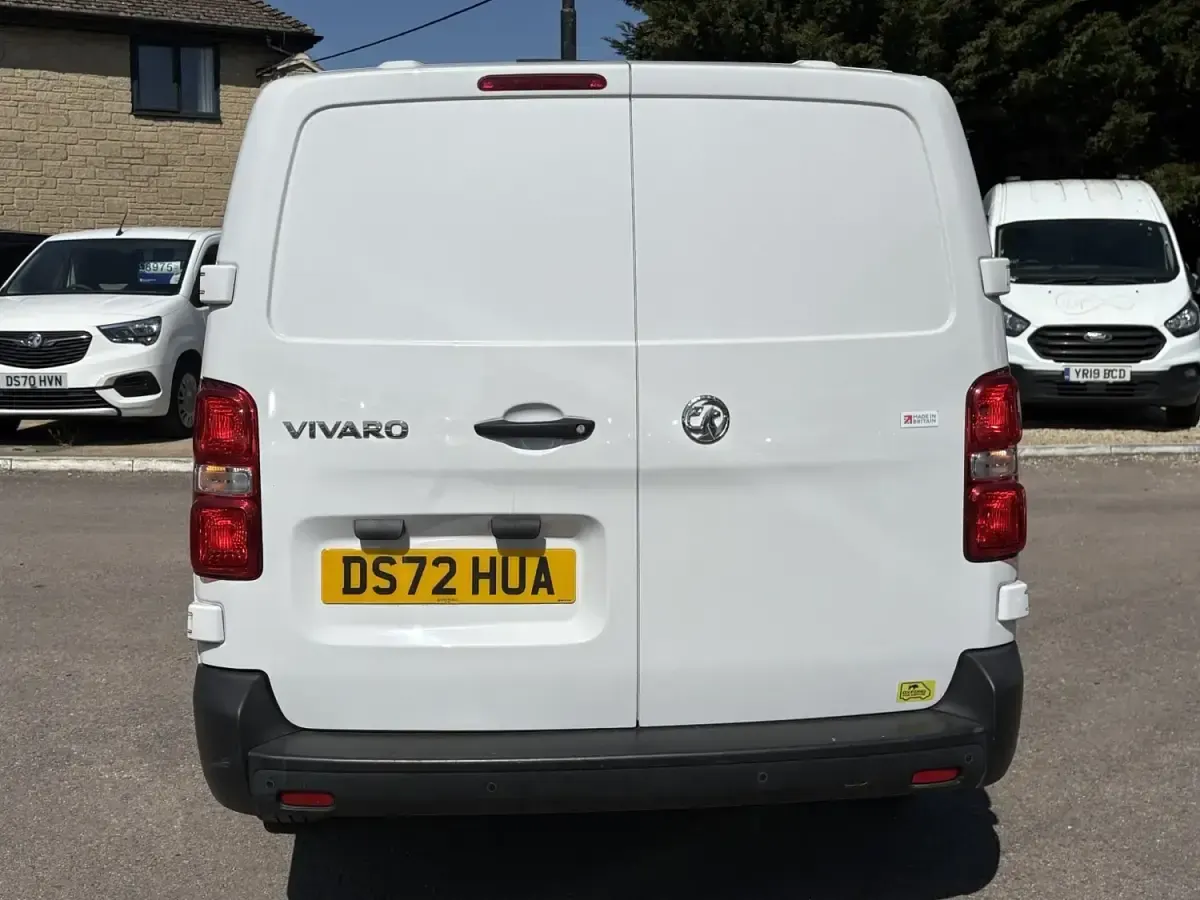 Gebraucht Vauxhall Vivaro 100 PS (73 kW) 2022 Weiß Van / Kleinbus