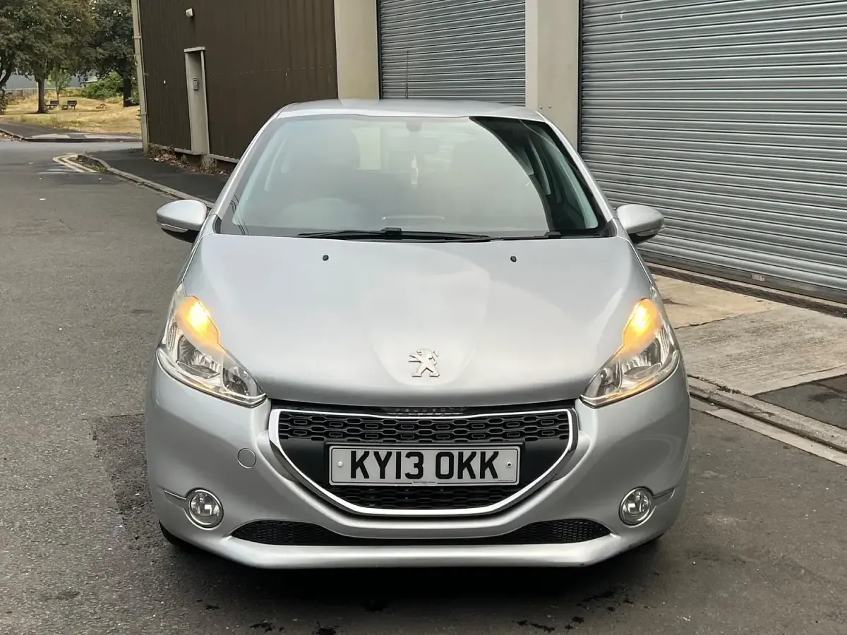 Used Peugeot 208 Active 68 HP (50 kW) 2013 Silver Hatchback