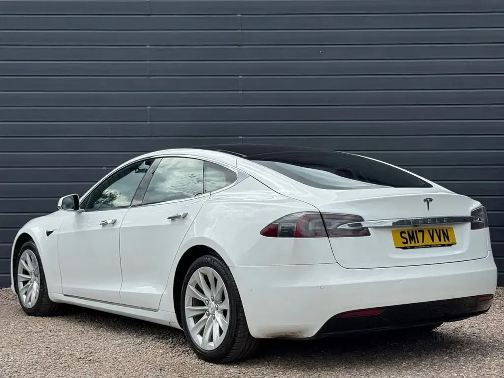 Used Tesla Model S 386 kW (525 HP) 2017 White Hatchback