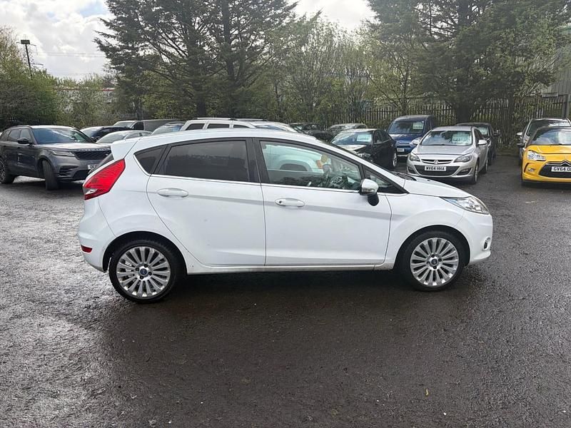 Used Ford Fiesta Titanium 96 HP (70 kW) 2011 White Hatchback