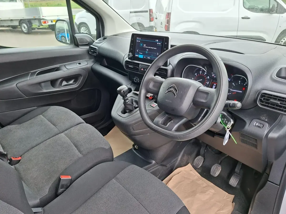 Used Citroën Berlingo 100 HP (73 kW) 2023 White MPV