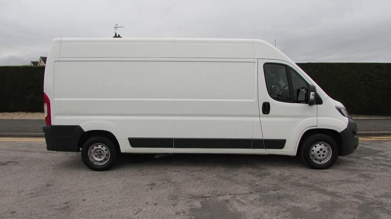 Used Peugeot Boxer 130 HP (95 kW) 2015 White Van