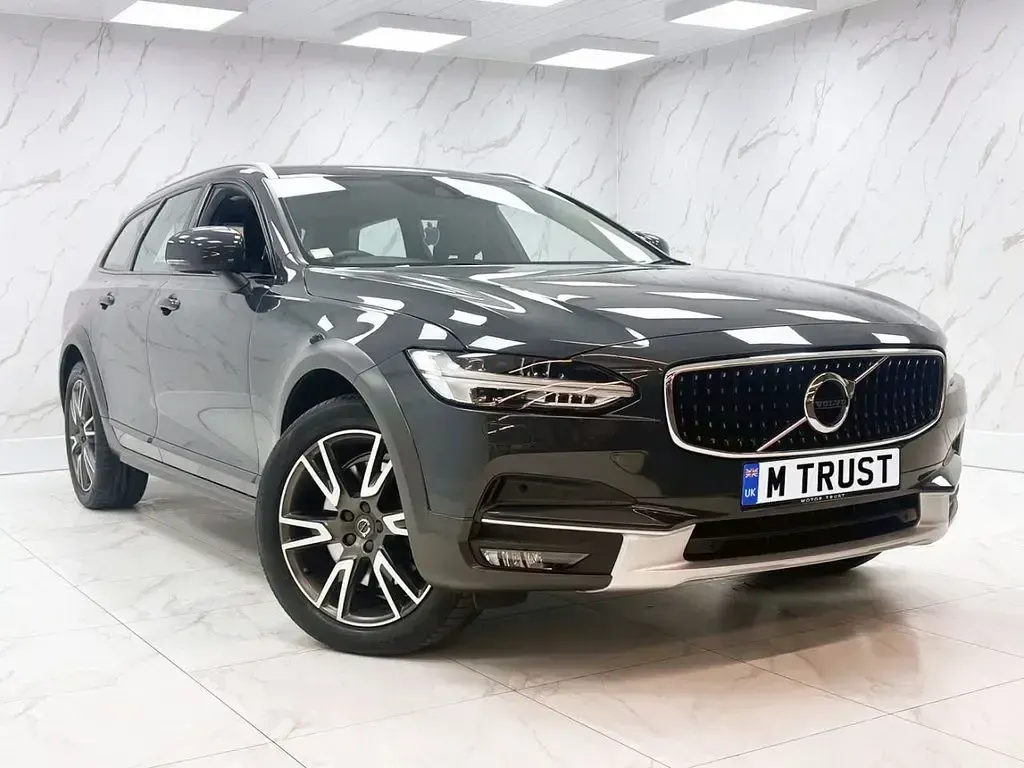 Used Volvo V90 CC Plus 250 HP (183 kW) 2020 Grey Estate