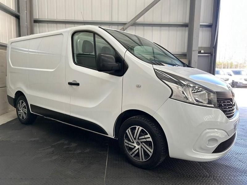 Used Renault Trafic Business 125 HP (91 kW) 2017 White MPV